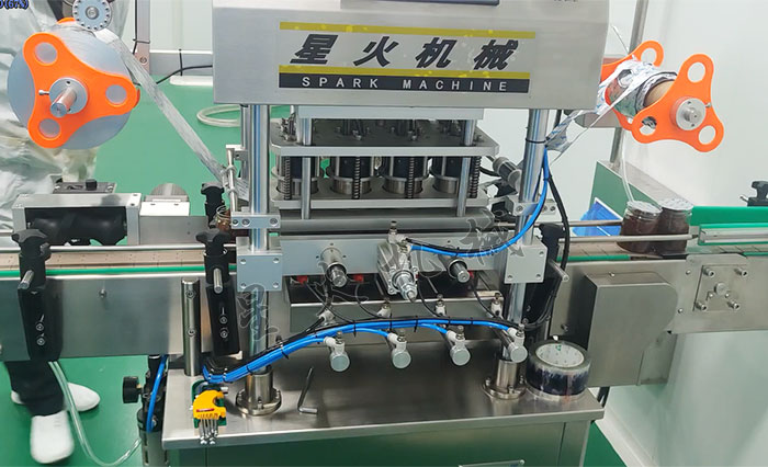 塑料杯自動(dòng)封口機(jī)設(shè)備