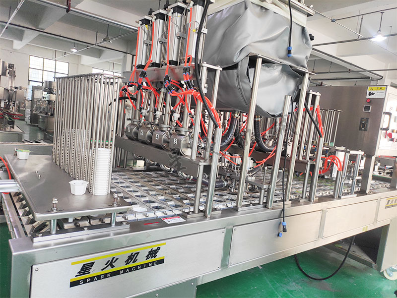 果凍杯辣椒醬灌裝封口機設(shè)備展示