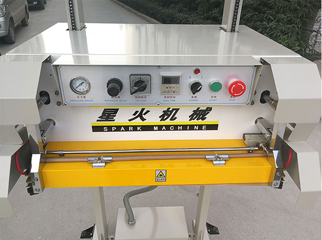 塑料袋封口機(jī)設(shè)備細(xì)節(jié)